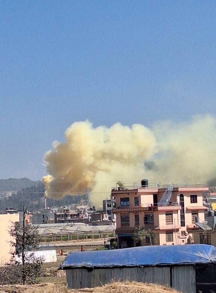 प्लाईवुड उद्योगको धुवाँले वायु प्रदूषणको खतरा !